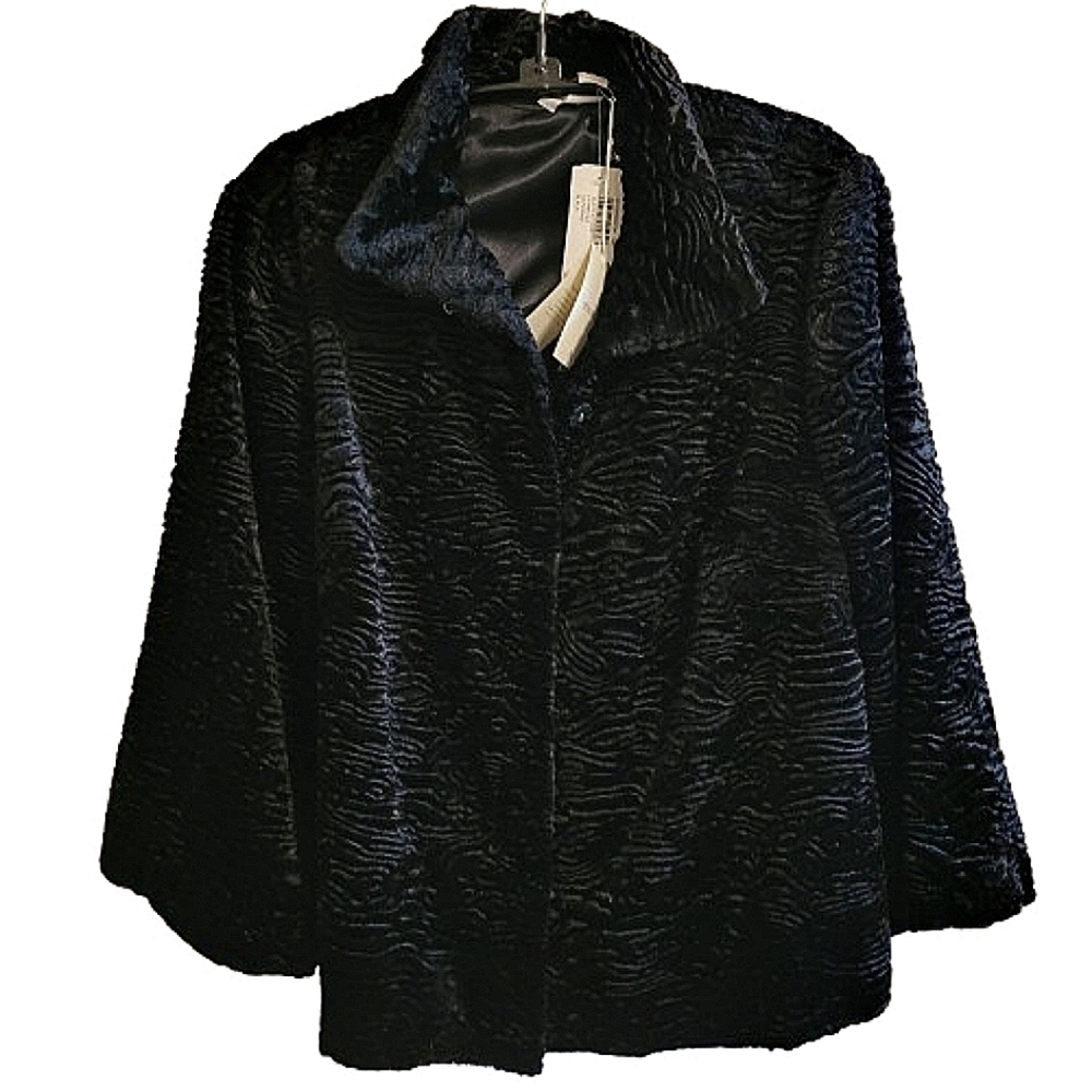 Chico's women's black short light velour jacket wide sleeved size 2 =(large/12)